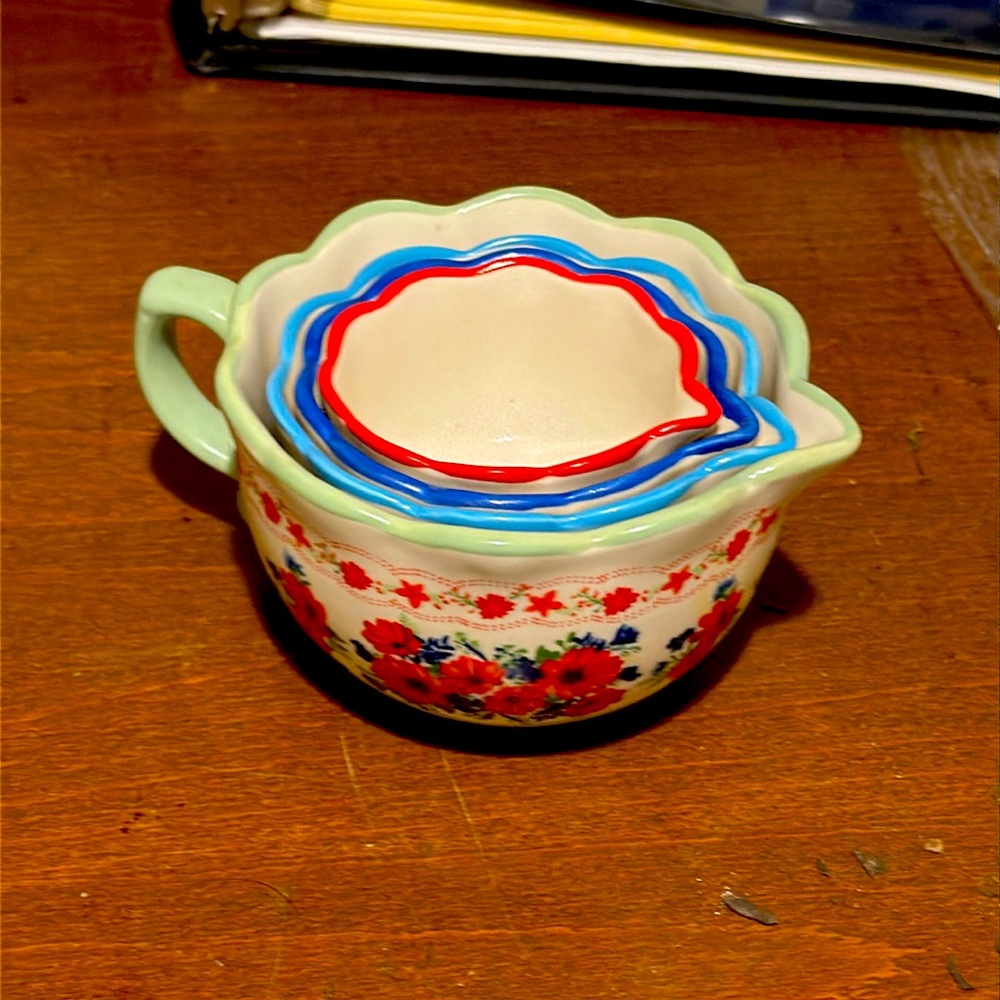 The Pioneer Woman nesting measuring cups, 4 pieces